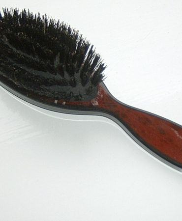 Düz saç fırçası