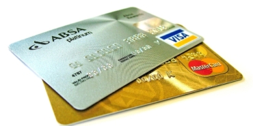Üst üste duran banka ve kredi kartları