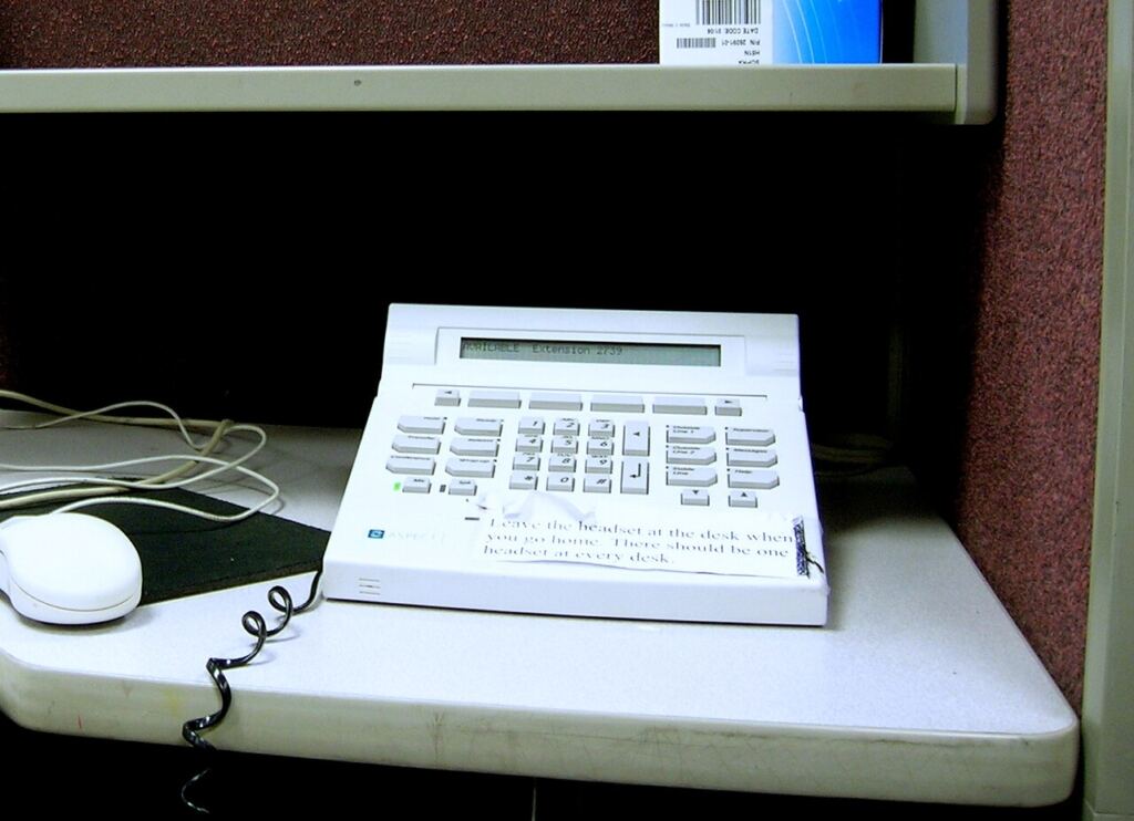 Çağrı merkezinde kullanılan telefon seti