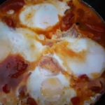 Tavada yumurtalı menemen