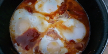 Tavada yumurtalı menemen