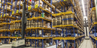 Stok devir hızının izlendiği yüksek raflı depo